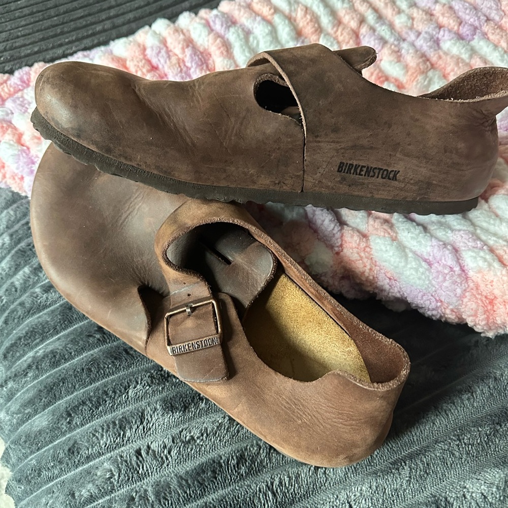 Birkenstock Men’s Brown Leather Closed-Toe Clog with Buckle